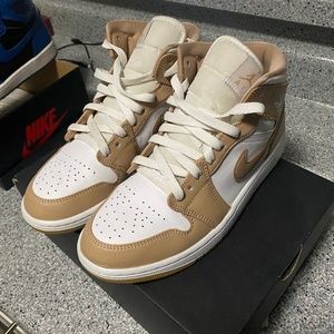 Air Jordans mid